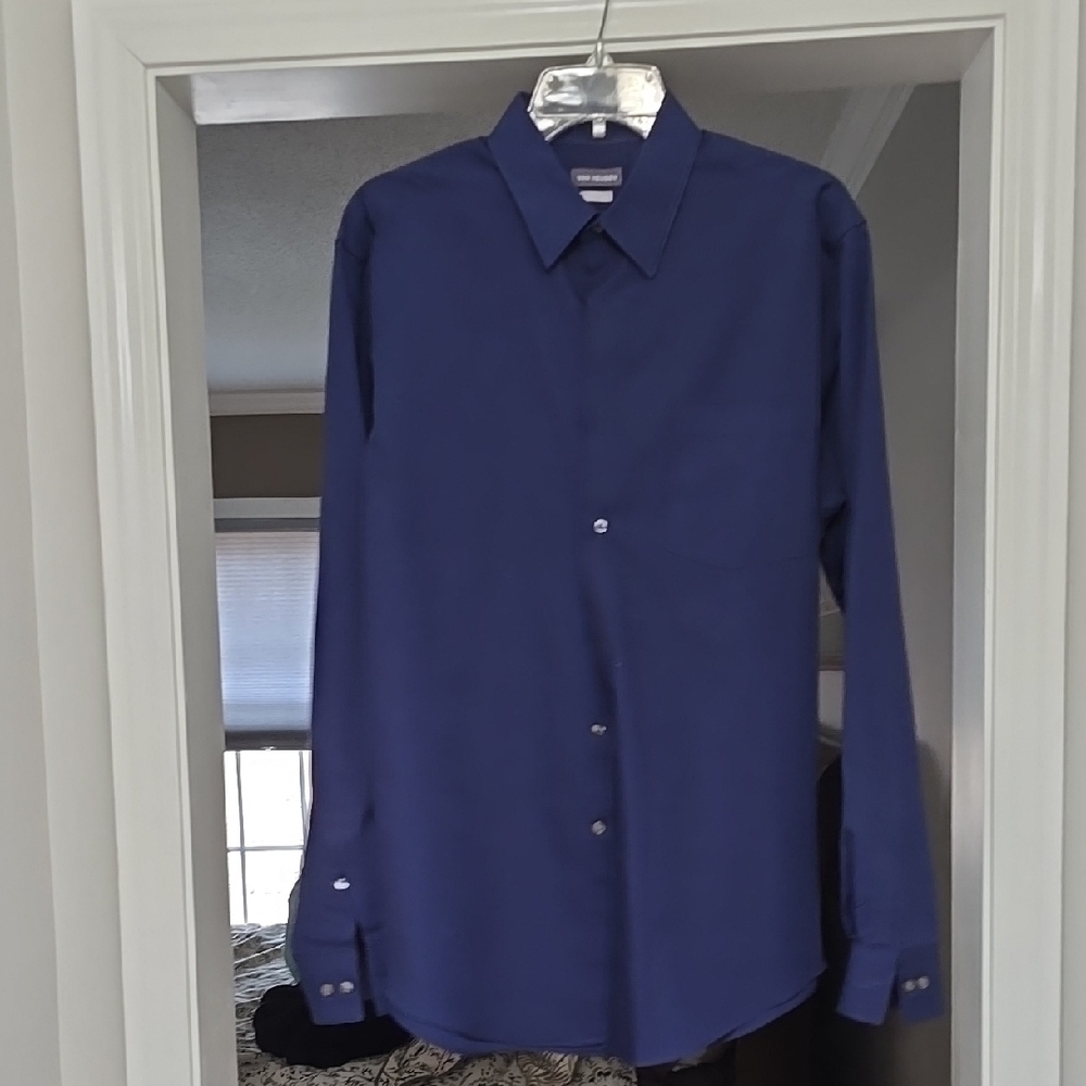 Van Heusen Men's Blue Dress Shirt. Van Heusen